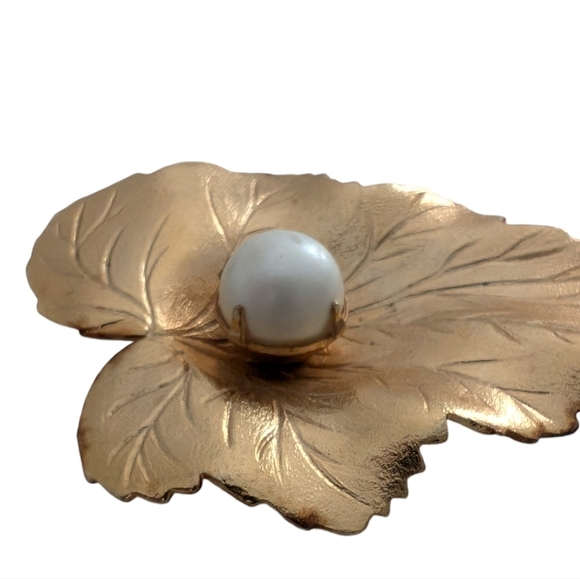 LEAF PEARL Lillypad Gold Vintage Retro Brooch Nature Pin Coro - Picture 3 of 6